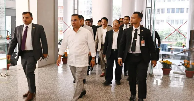 সচিবালয়ে প্রবেশকালে প্রধানমন্ত্রী তারেক রহমান